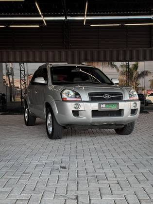 HYUNDAI TUCSON 2.0 MPFI GLS 16V 143CV 2WD FLEX 4P AUTOMÁTICO HYUNDAI TUCSON 2.0 MPFI GLS 16V 143CV 2WD FLEX 4P AUTOMÁTICO
